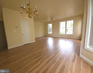887 Persimmon Place - Photo Thumbnail 6
