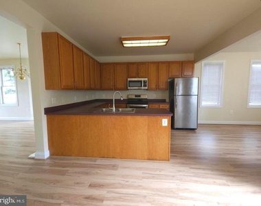 887 Persimmon Place - Photo Thumbnail 7
