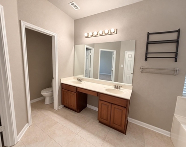 4517 Hees Ct - Photo Thumbnail 30