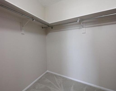 307 Yoakum Parkway - Photo Thumbnail 13