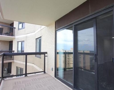 307 Yoakum Parkway - Photo Thumbnail 15