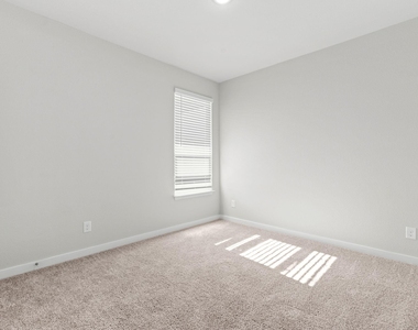 279 Cross Barn Blvd - Photo Thumbnail 11