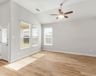 279 Cross Barn Blvd - Photo Thumbnail 8