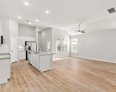 279 Cross Barn Blvd - Photo Thumbnail 4