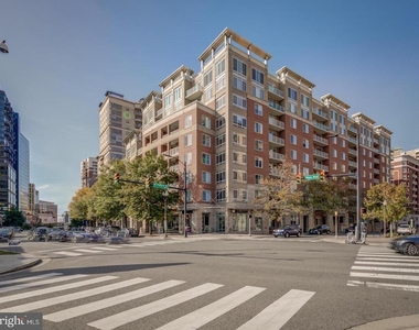 820 N Pollard Street - Photo Thumbnail 1