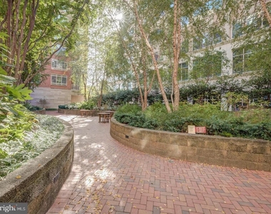 820 N Pollard Street - Photo Thumbnail 38
