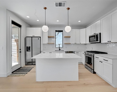1140 Webberville Rd - Photo Thumbnail 2