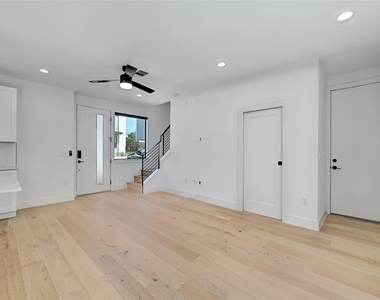 1140 Webberville Rd - Photo Thumbnail 6