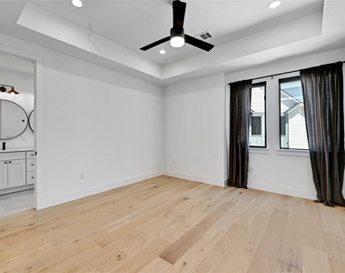 1140 Webberville Rd - Photo Thumbnail 7