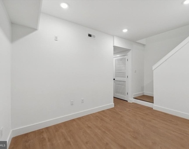 2520 N Front St - Photo Thumbnail 9