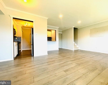 10103 Northeast Avenue - Photo Thumbnail 6