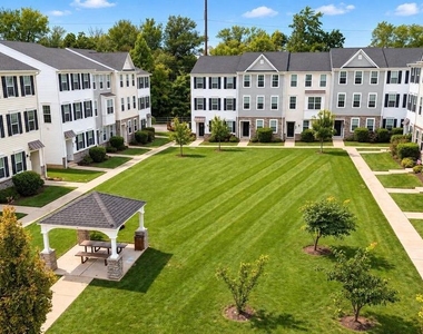14 Manchester Drive - Photo Thumbnail 3