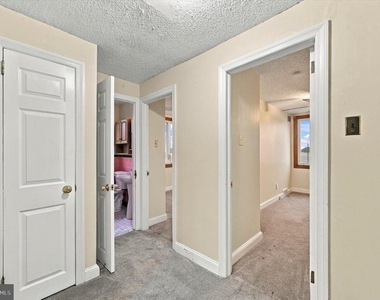 240 W Wyncliffe Avenue - Photo Thumbnail 5