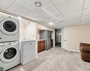 240 W Wyncliffe Avenue - Photo Thumbnail 10