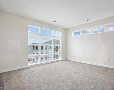 131 Bridge Street - Photo Thumbnail 77