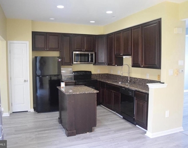 326 Larose Drive - Photo Thumbnail 4