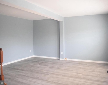 326 Larose Drive - Photo Thumbnail 8