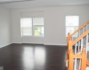 226 Bardel Drive - Photo Thumbnail 5