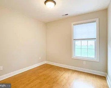 225 Allendale Drive - Photo Thumbnail 6