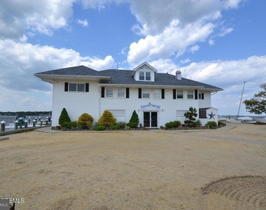 710 Newport Avenue - Photo Thumbnail 41