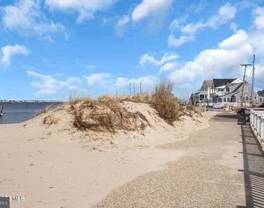710 Newport Avenue - Photo Thumbnail 34