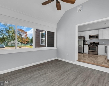 710 Newport Avenue - Photo Thumbnail 16