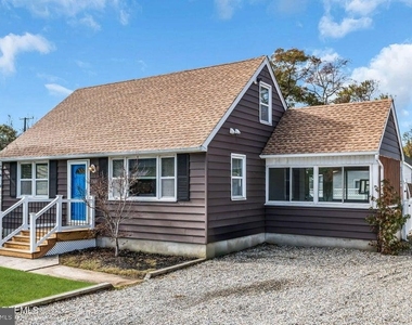 710 Newport Avenue - Photo Thumbnail 2