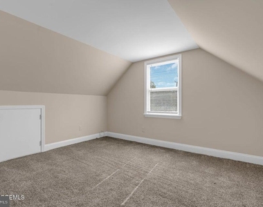 710 Newport Avenue - Photo Thumbnail 22