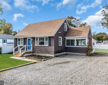 710 Newport Avenue - Photo Thumbnail 4