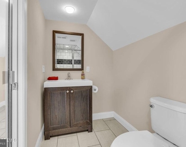 710 Newport Avenue - Photo Thumbnail 24