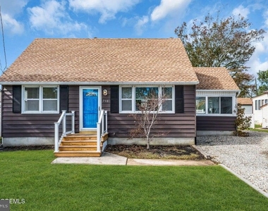 710 Newport Avenue - Photo Thumbnail 3