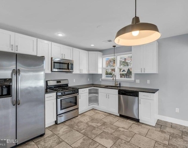 710 Newport Avenue - Photo Thumbnail 12