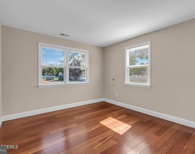 710 Newport Avenue - Photo Thumbnail 19