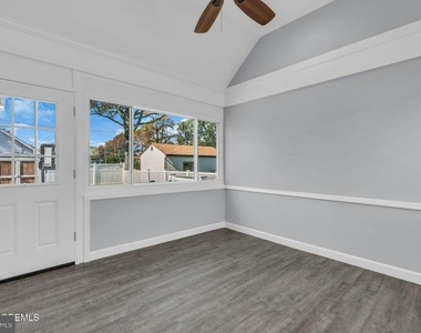 710 Newport Avenue - Photo Thumbnail 17