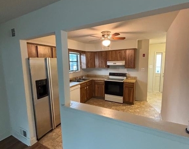 121 Weybridge Court - Photo Thumbnail 4