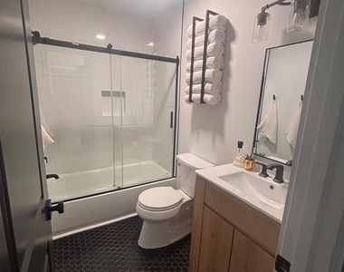 35 W Lakeview Avenue - Photo Thumbnail 17