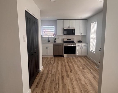 35 W Lakeview Avenue - Photo Thumbnail 8