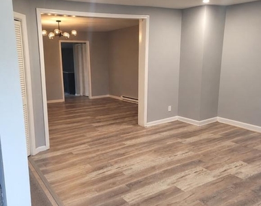 512 Columbus Road - Photo Thumbnail 3