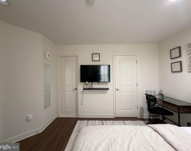 9808 Wood Glen Terrace - Photo Thumbnail 3