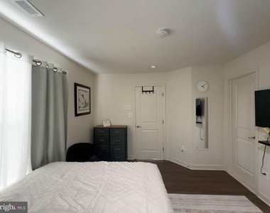 9808 Wood Glen Terrace - Photo Thumbnail 2