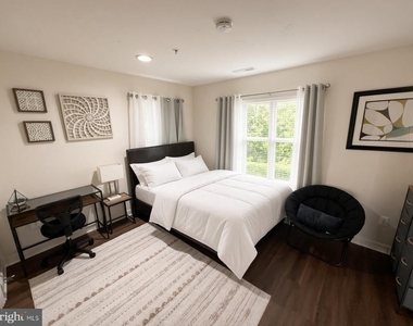 9808 Wood Glen Terrace - Photo Thumbnail 11
