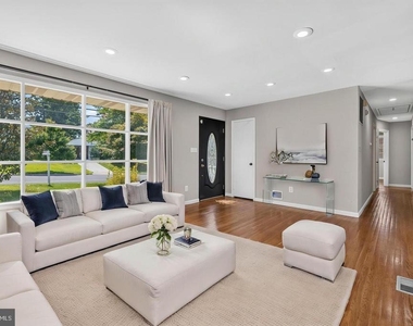 13124 Greenmount - Photo Thumbnail 3