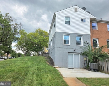 12966 Claxton Drive - Photo Thumbnail 2