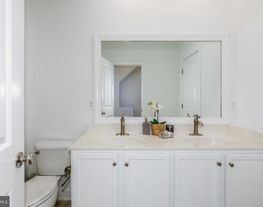4548 Longfellow Street - Photo Thumbnail 28