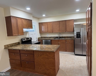 5208 Edgewood Road - Photo Thumbnail 8