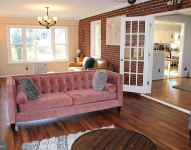 403 Careybrook Lane - Photo Thumbnail 7