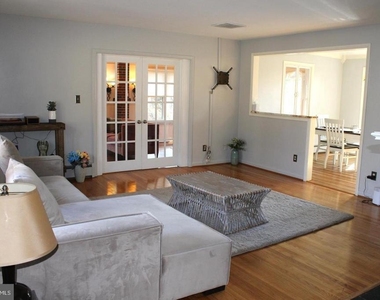 403 Careybrook Lane - Photo Thumbnail 8