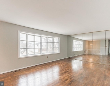 12814 Whiteholm Drive - Photo Thumbnail 7