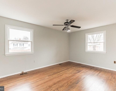 12814 Whiteholm Drive - Photo Thumbnail 9