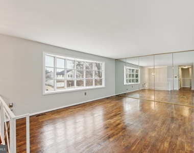 12814 Whiteholm Drive - Photo Thumbnail 6